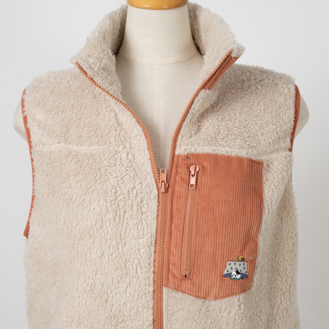 こたつ猫ボアベスト