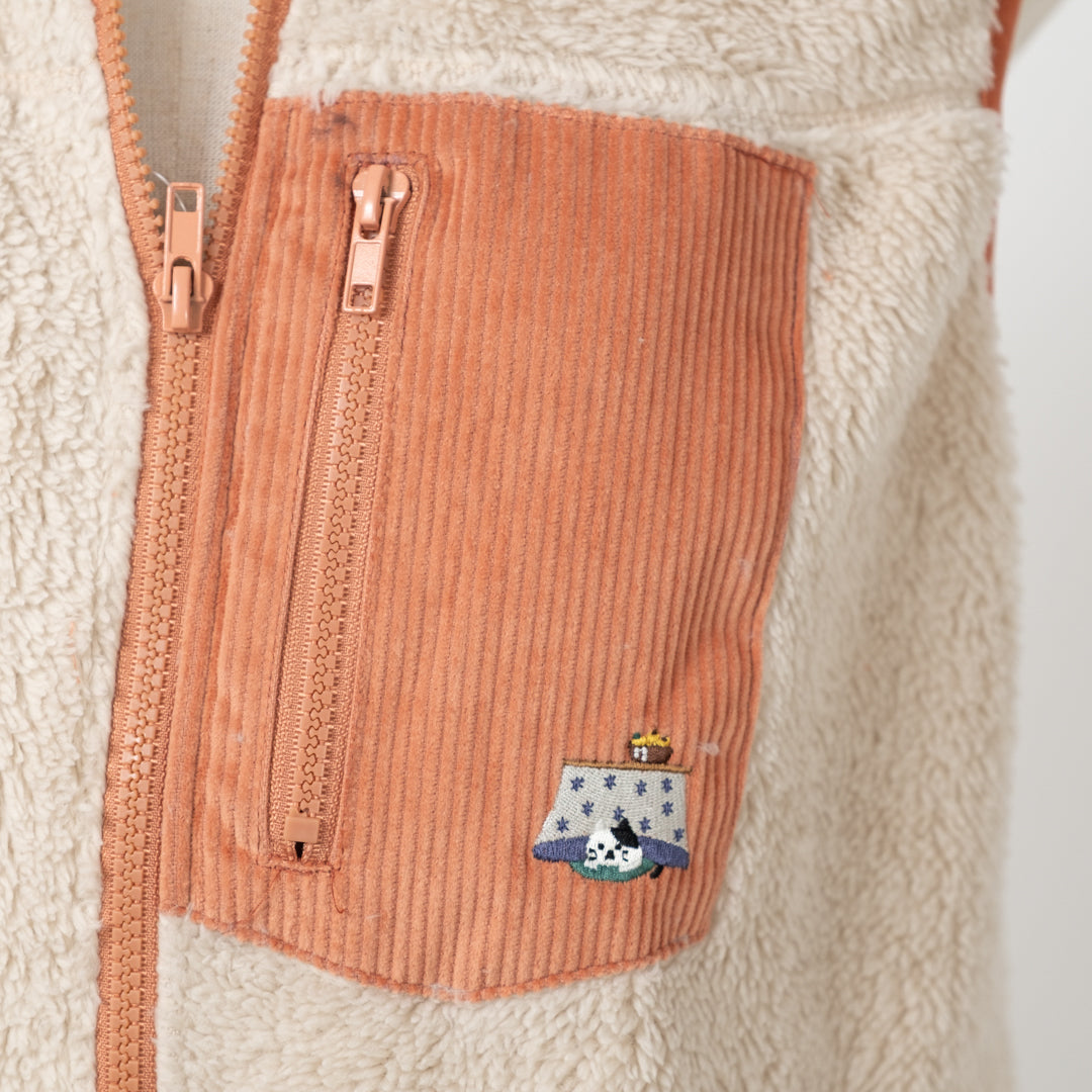 こたつ猫ボアベスト