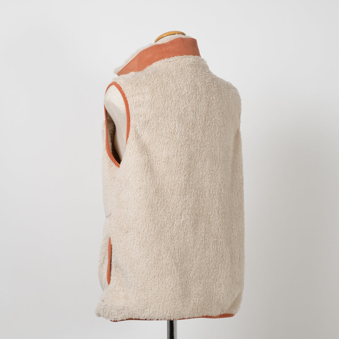 こたつ猫ボアベスト