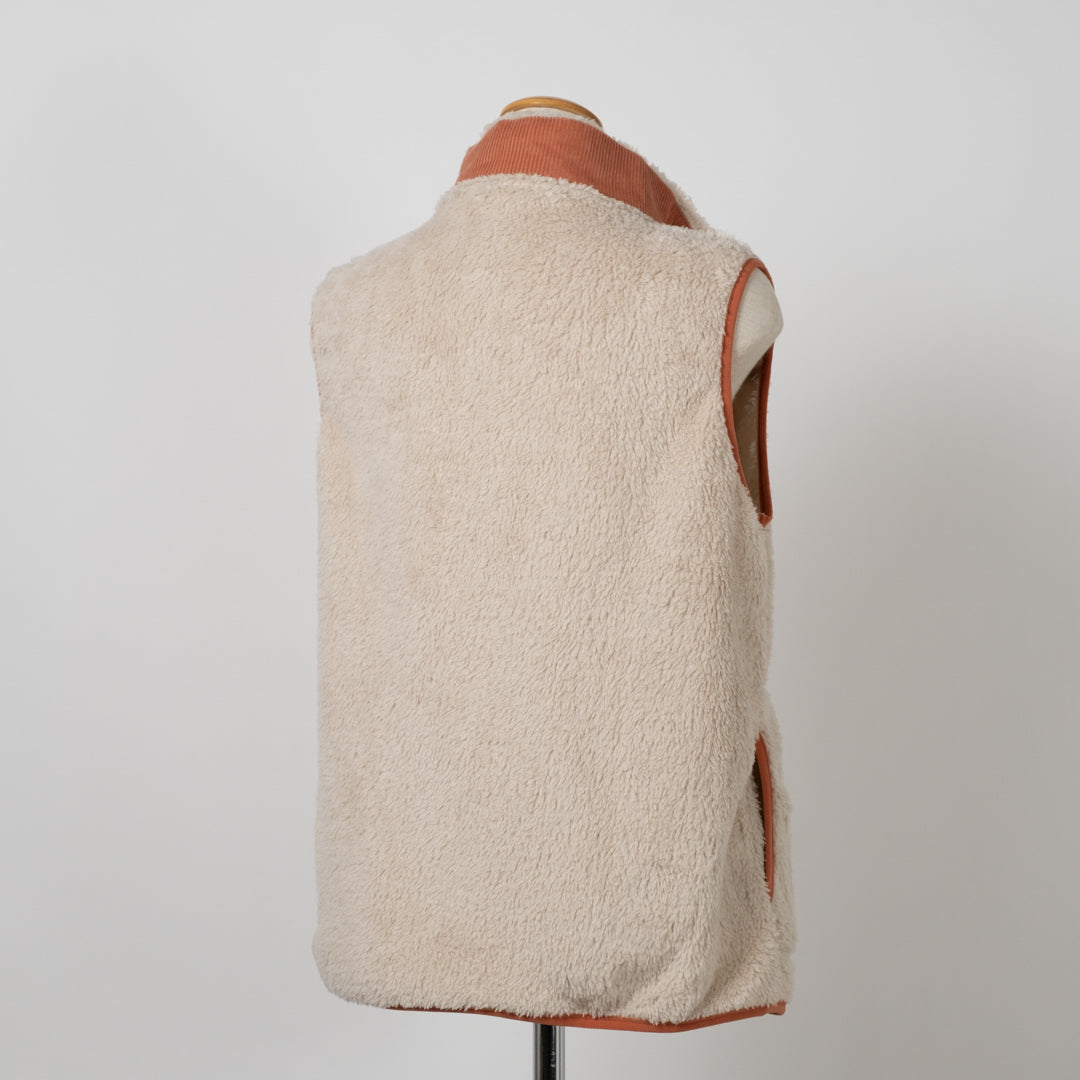 こたつ猫ボアベスト