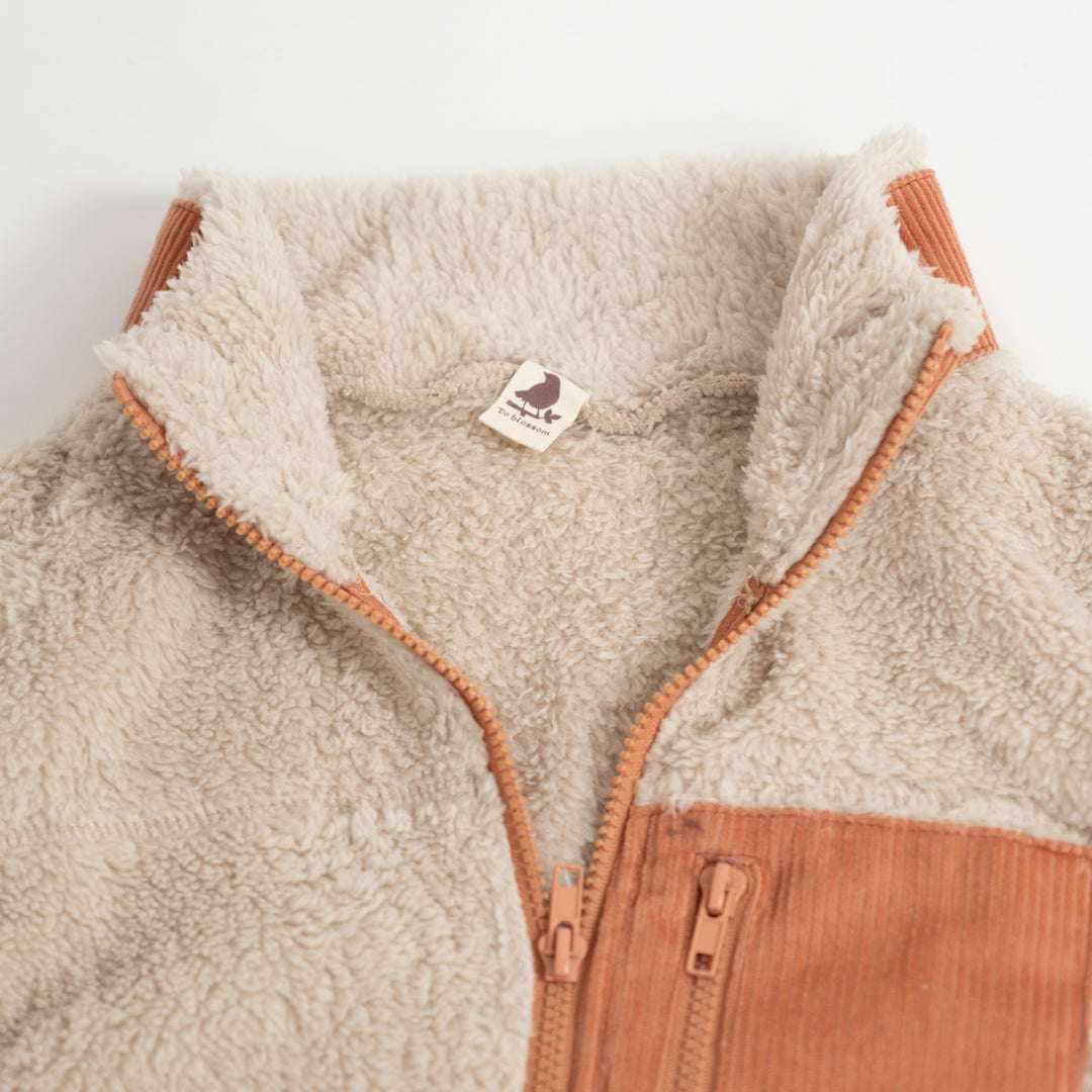 こたつ猫ボアベスト