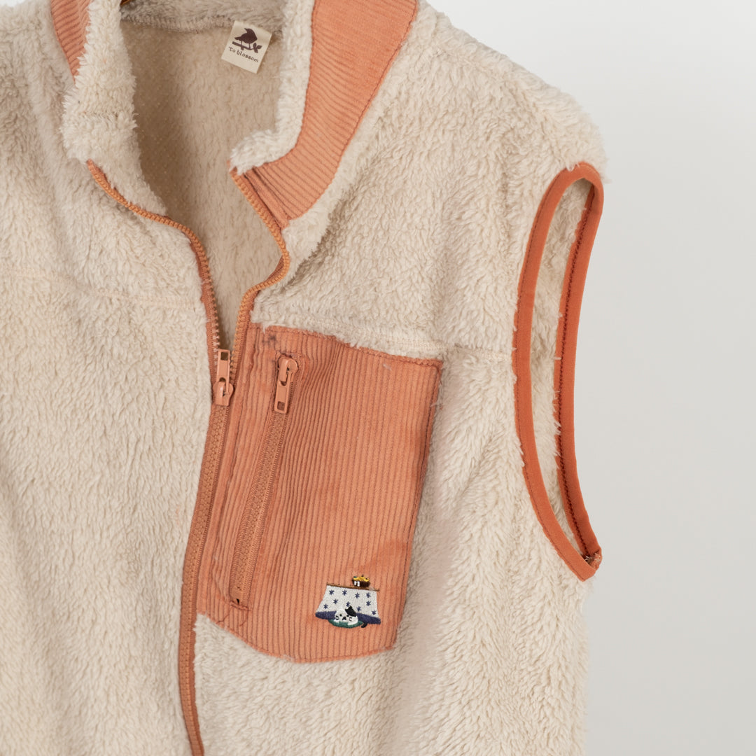 こたつ猫ボアベスト