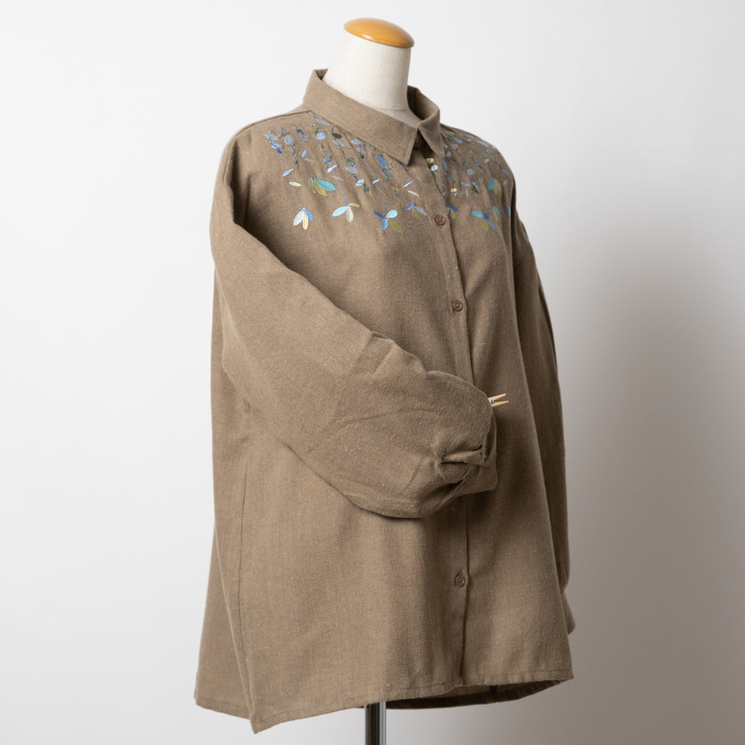 草花刺しゅうシャツ