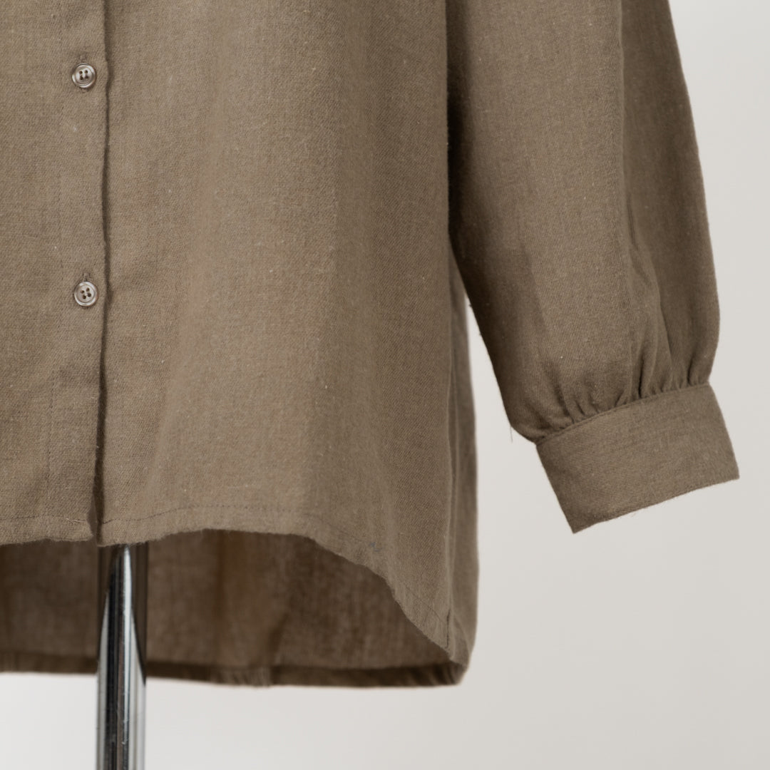 草花刺しゅうシャツ