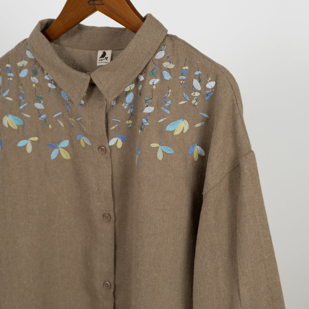 草花刺しゅうシャツ