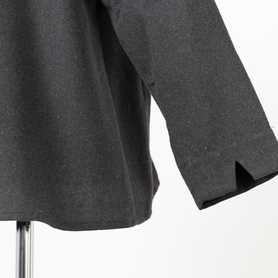 ノーカラー花刺しゅうブラウス