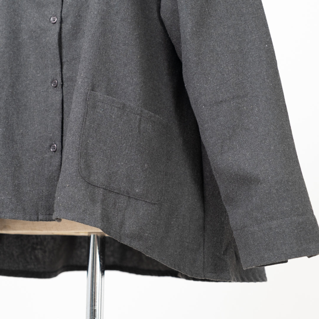 ノーカラー花刺しゅうブラウス