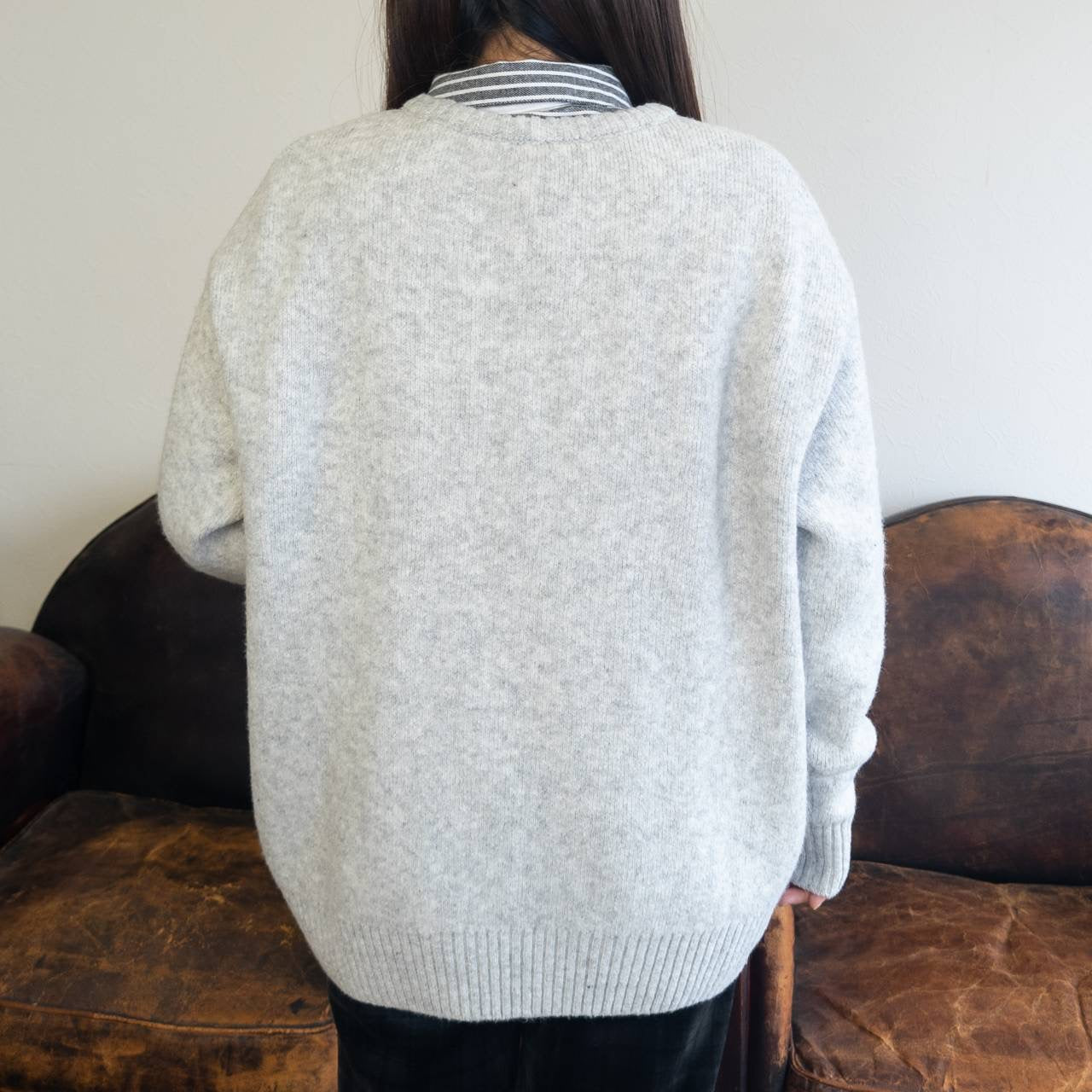 R刺繡ジャガードプルオーバー