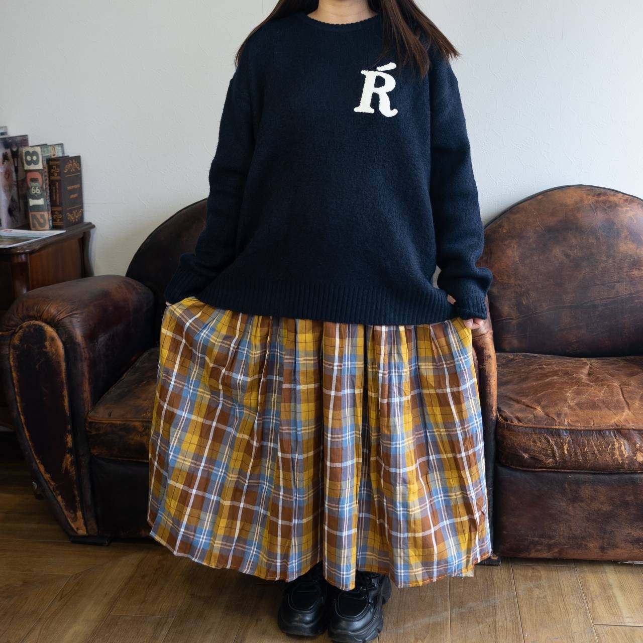 R刺繡ジャガードプルオーバー