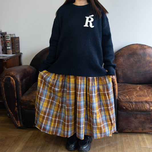 R刺繡ジャガードプルオーバー