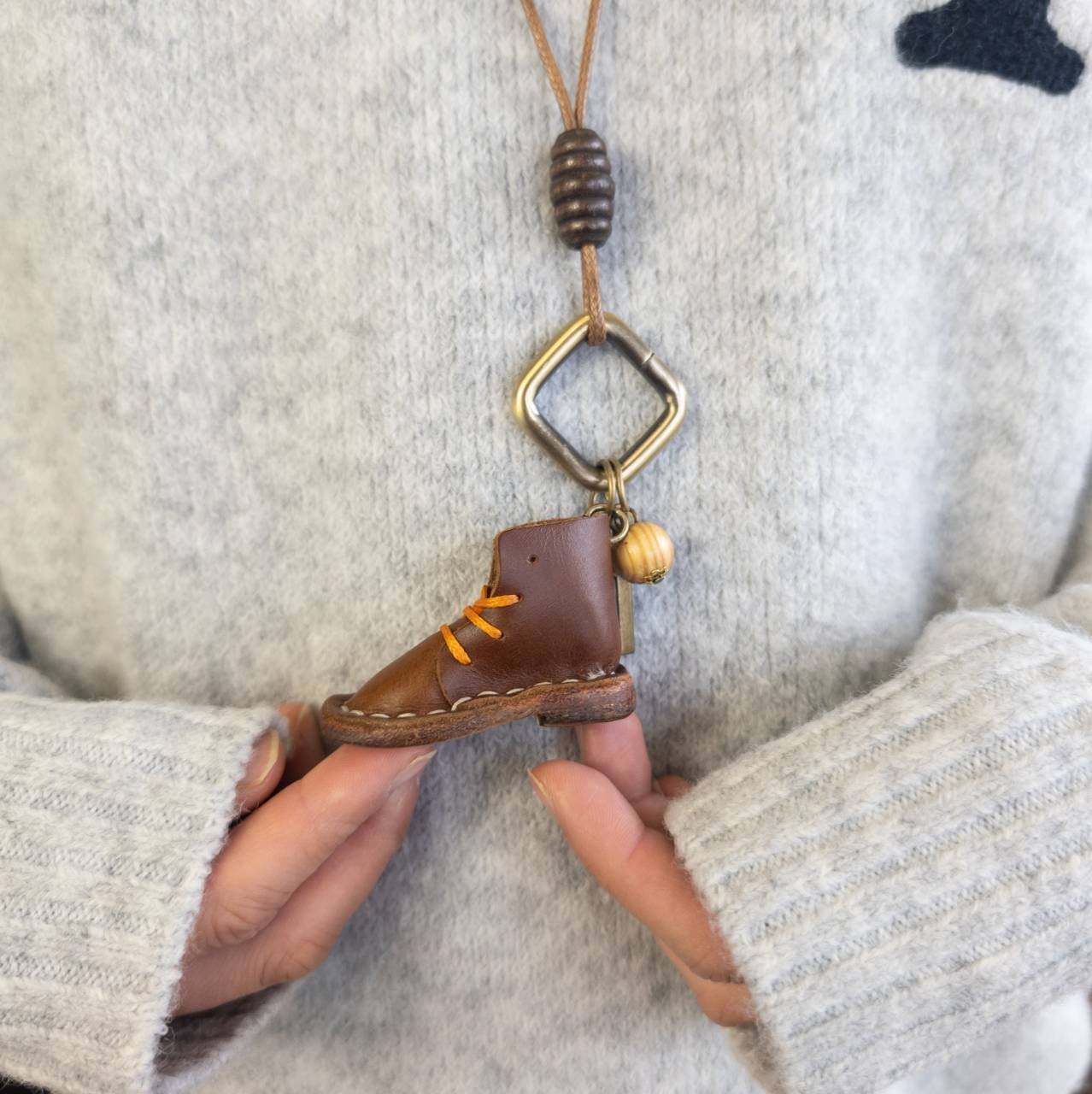 小人の革靴ネックレス
