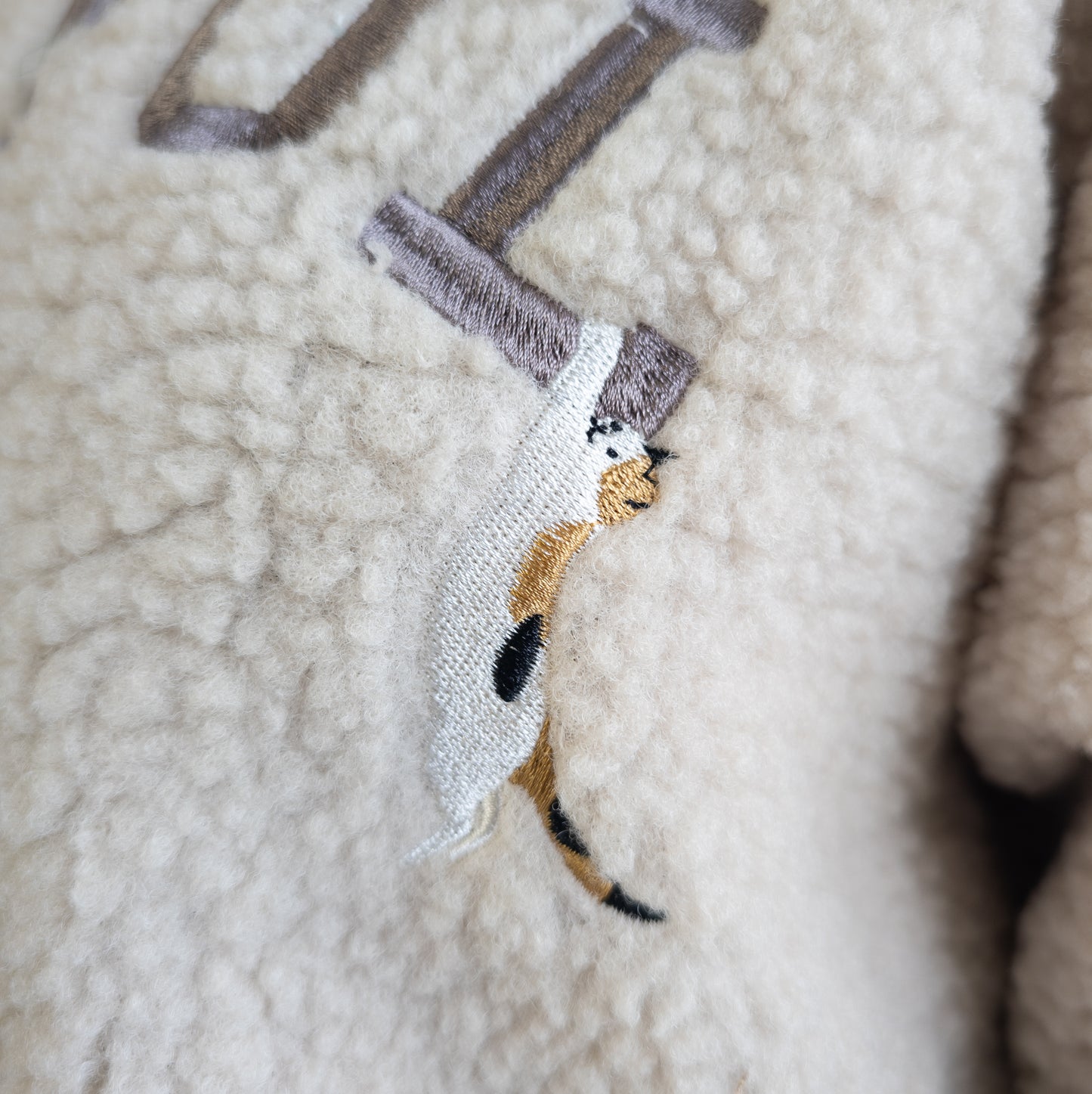 猫刺繡ボアプルオーバー