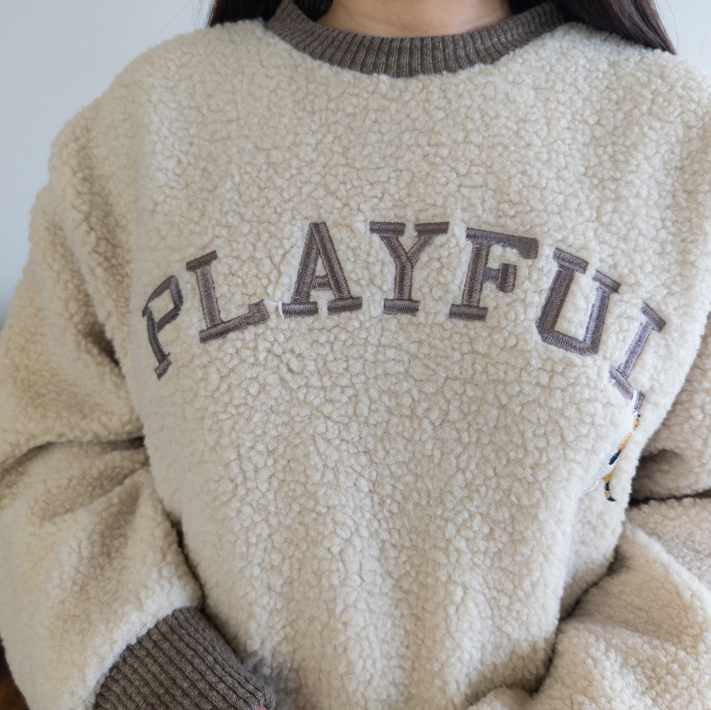 猫刺繡ボアプルオーバー