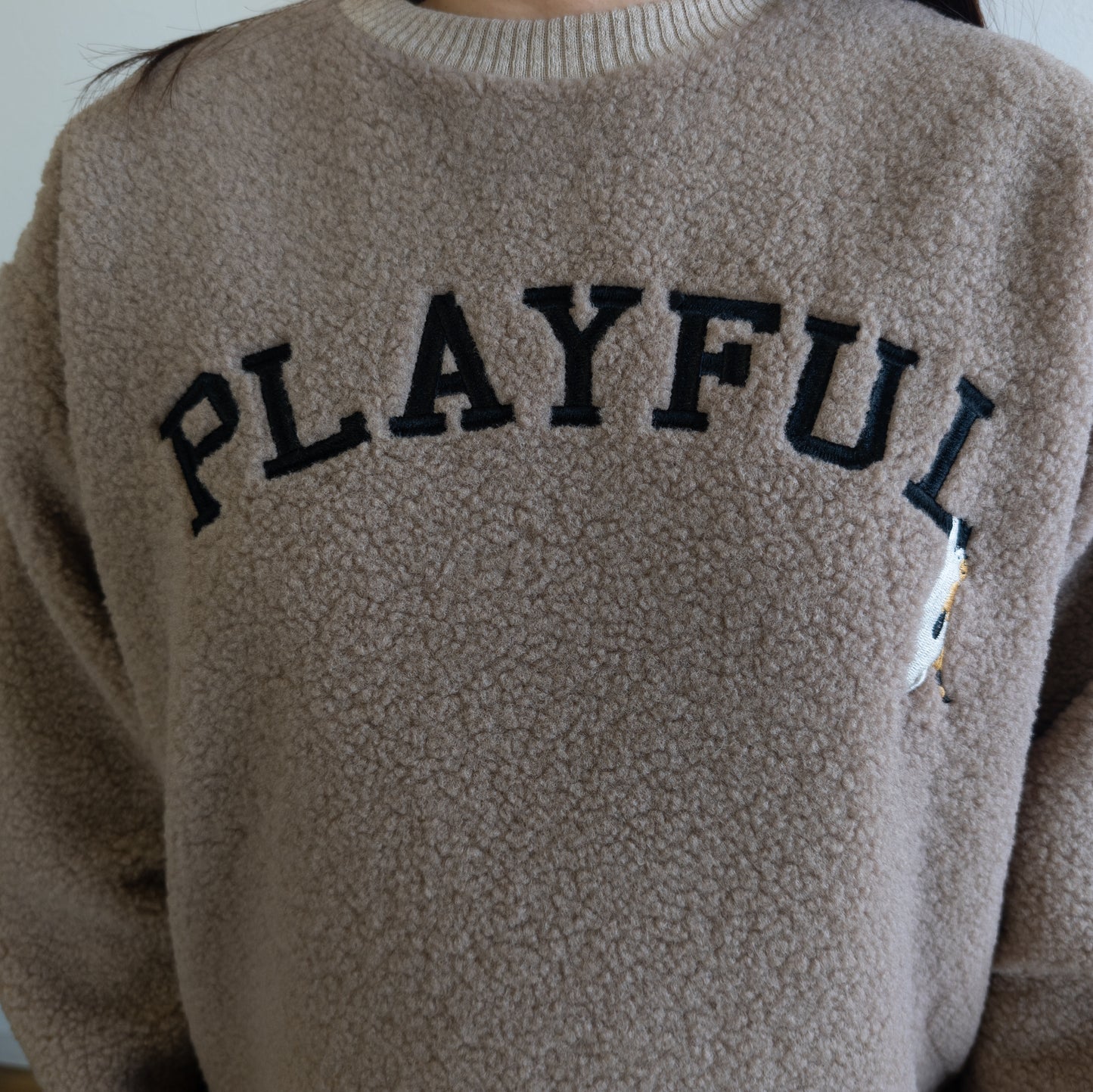 猫刺繡ボアプルオーバー