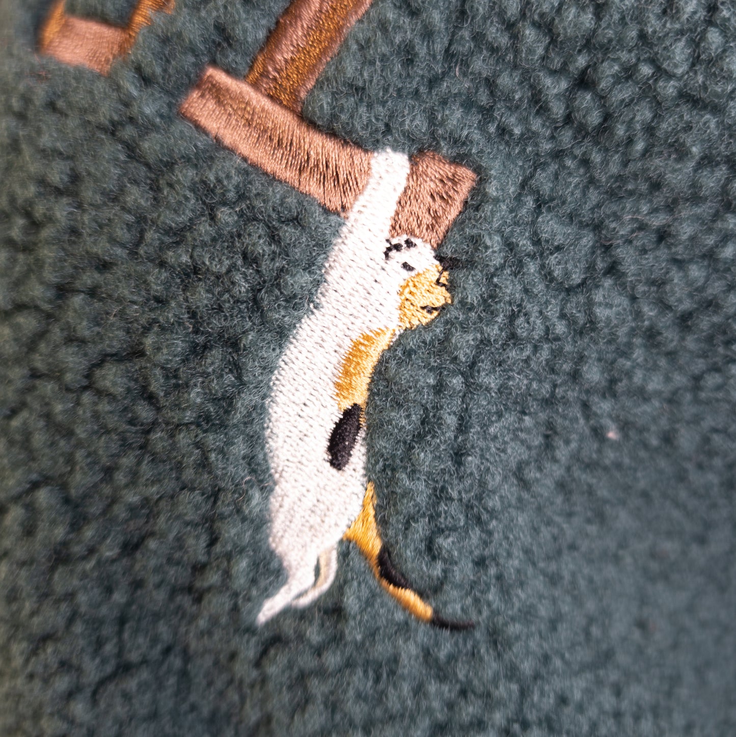 猫刺繡ボアプルオーバー