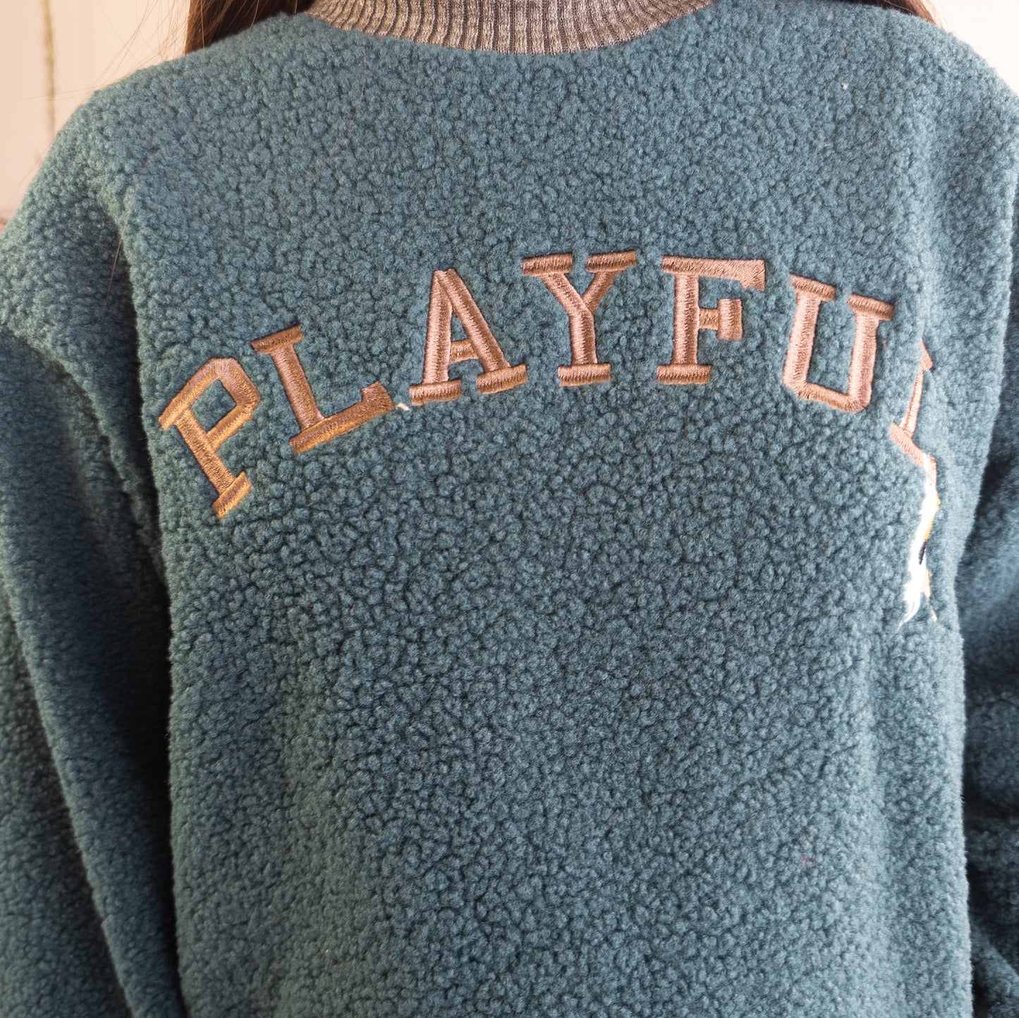 猫刺繡ボアプルオーバー