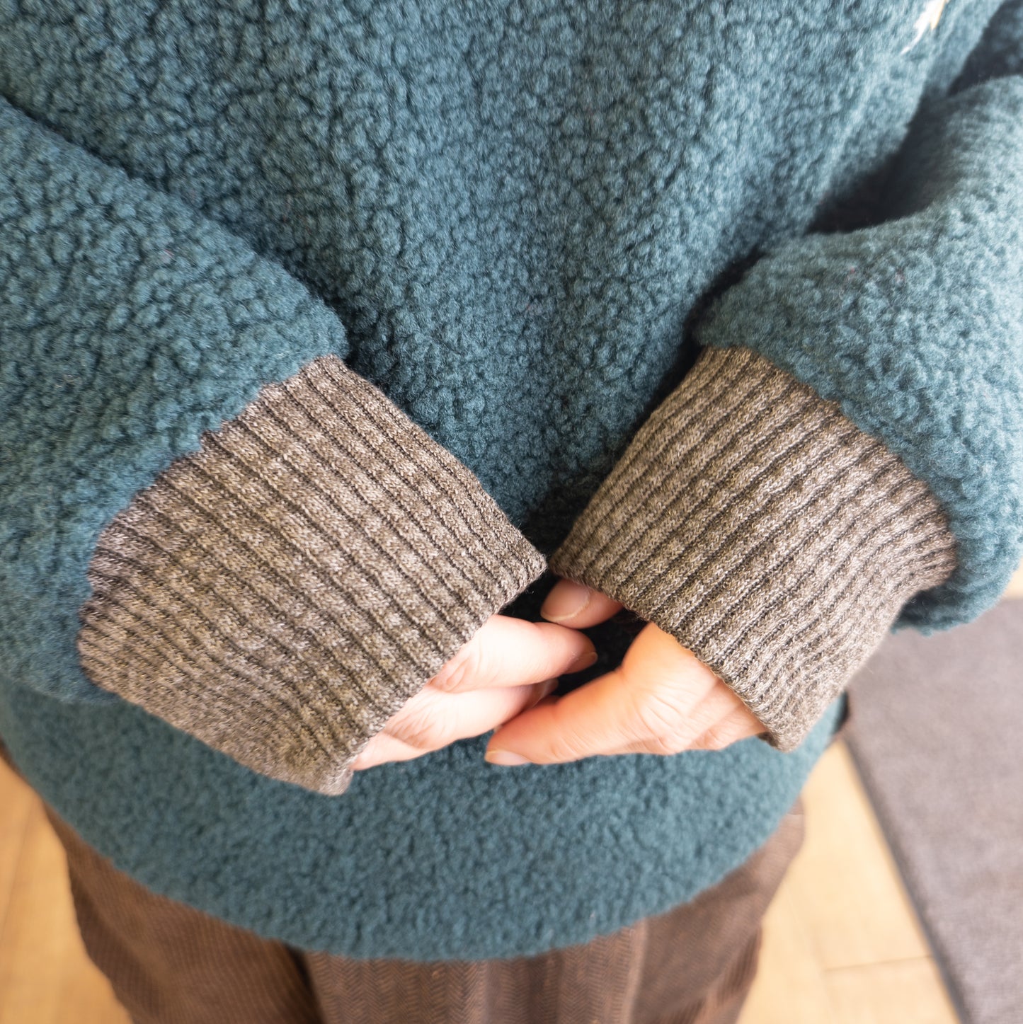 猫刺繡ボアプルオーバー