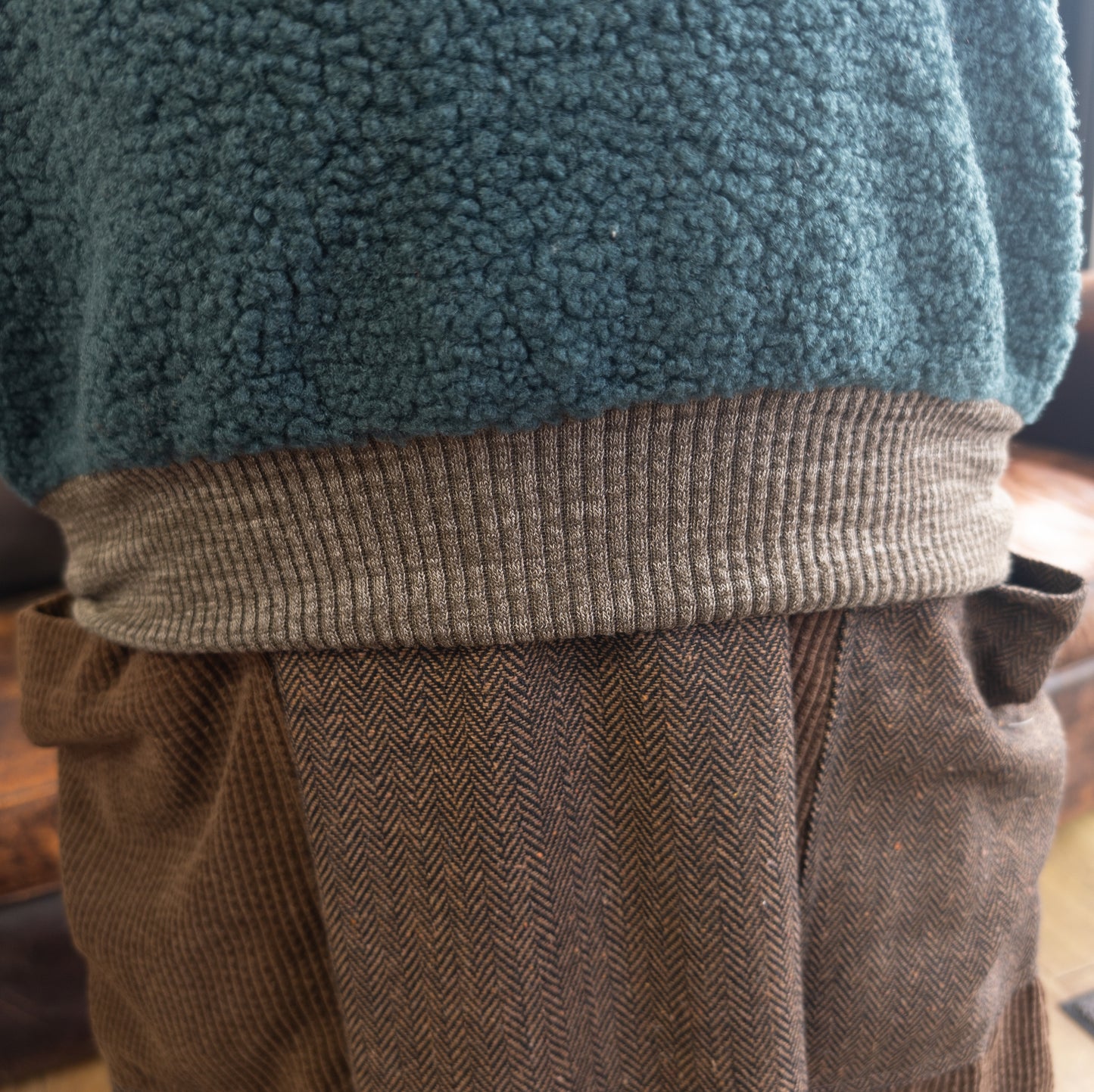 猫刺繡ボアプルオーバー