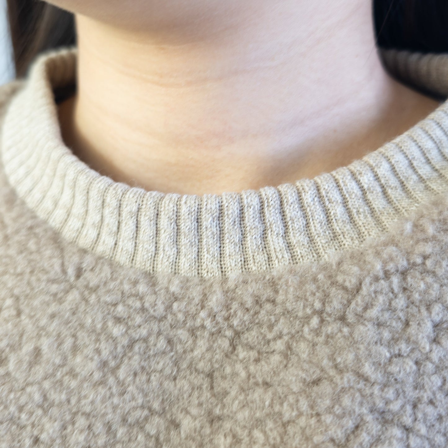 猫刺繡ボアプルオーバー