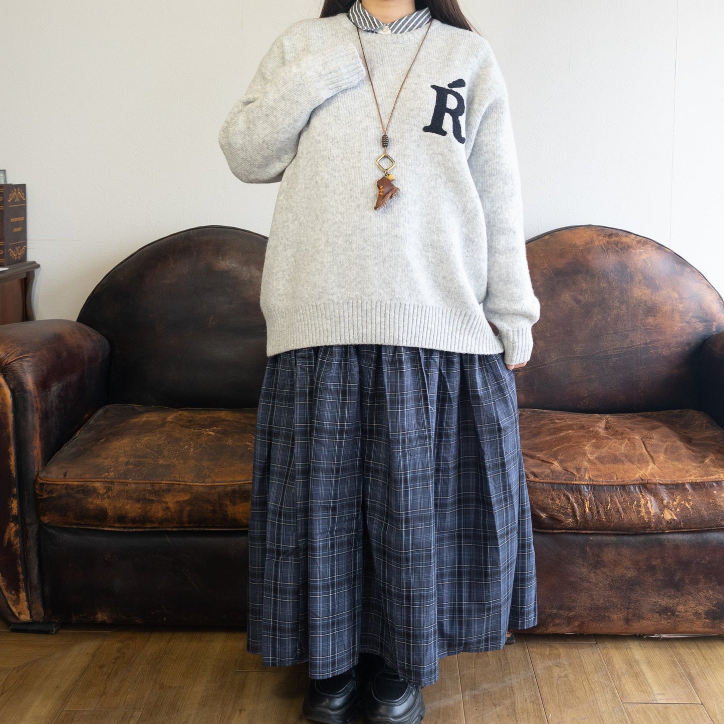 R刺繡ジャガードプルオーバー