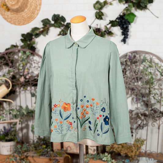 お花畑の刺繍ブラウス