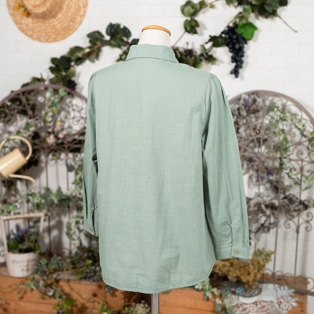 お花畑の刺繍ブラウス