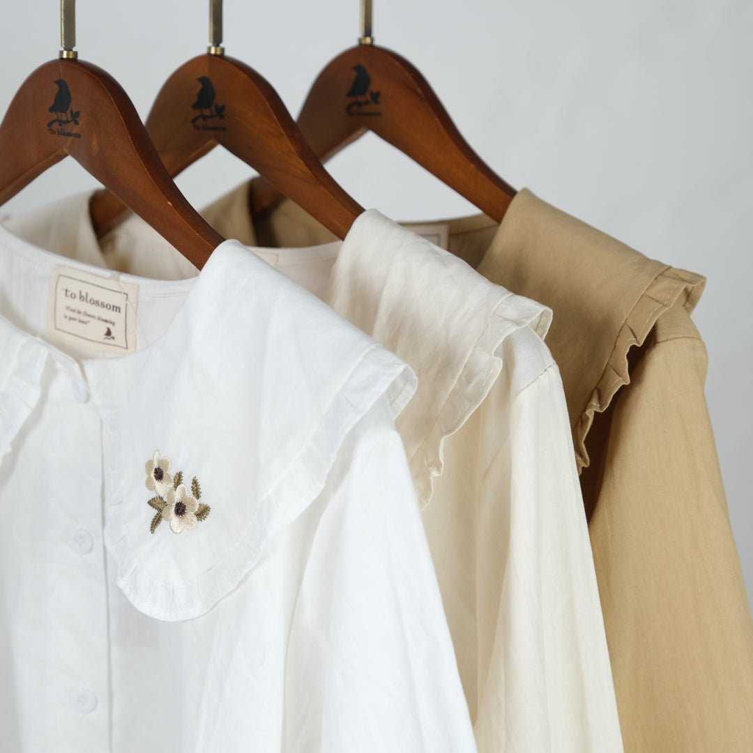 襟花刺しゅうブラウス - to blossom (8200247312516)