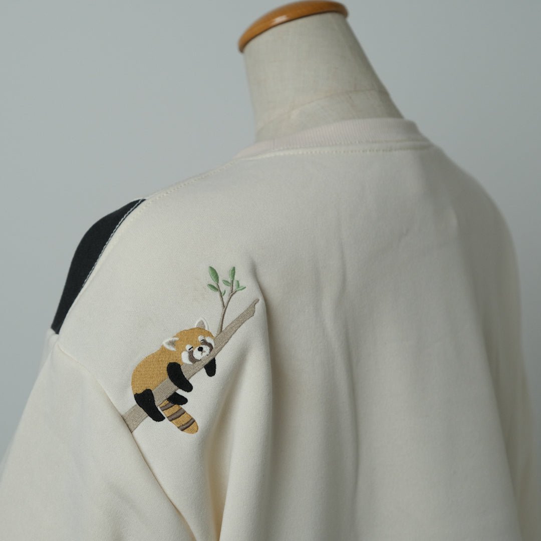 気ままなレッサーパンダ刺しゅう - to blossom (8187746648196)