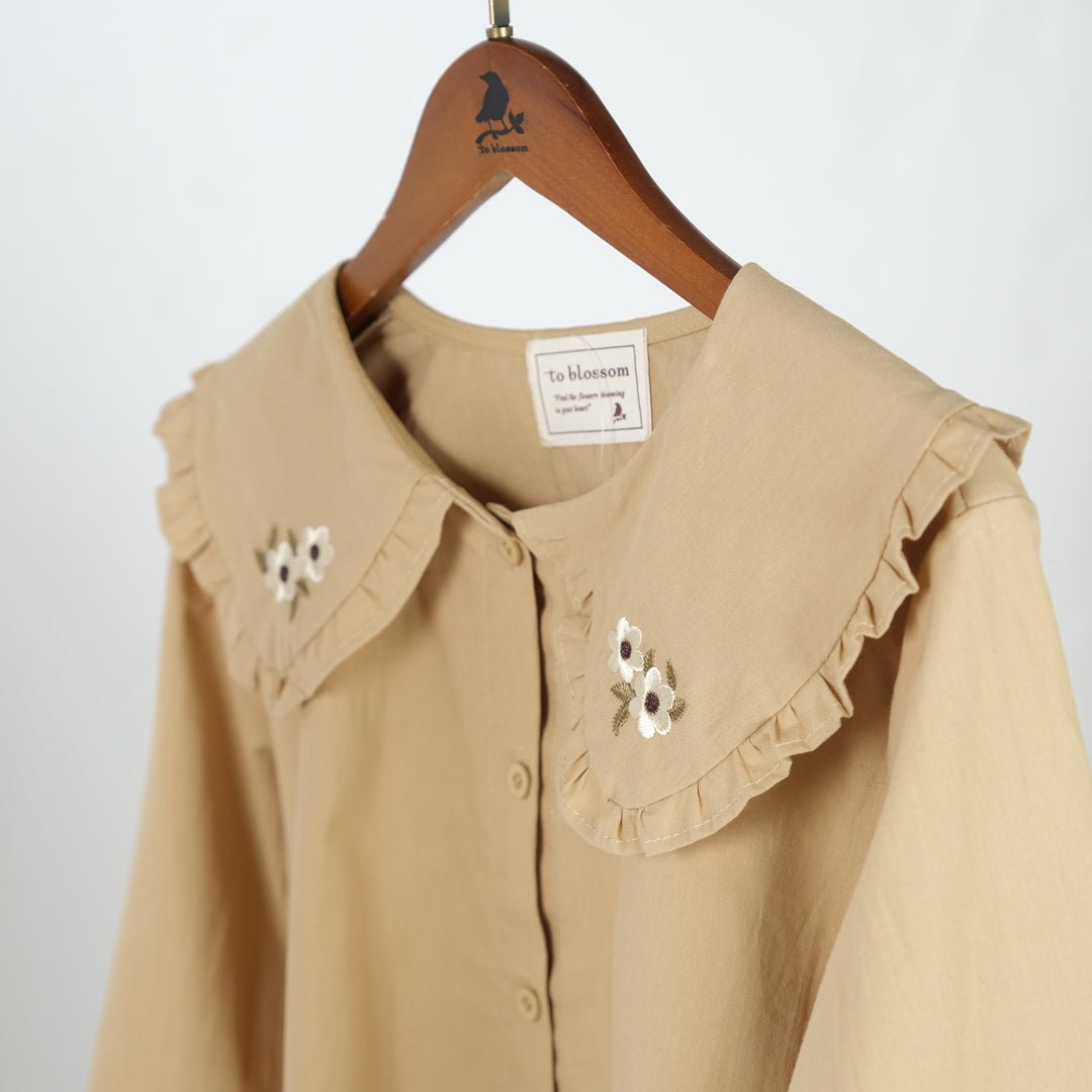 襟花刺しゅうブラウス - to blossom (8200247312516)
