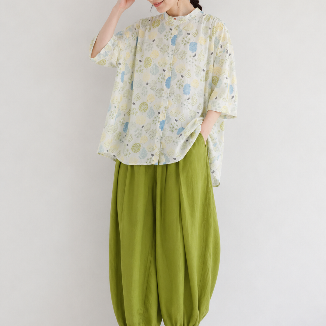 半袖ネコ柄シャツ