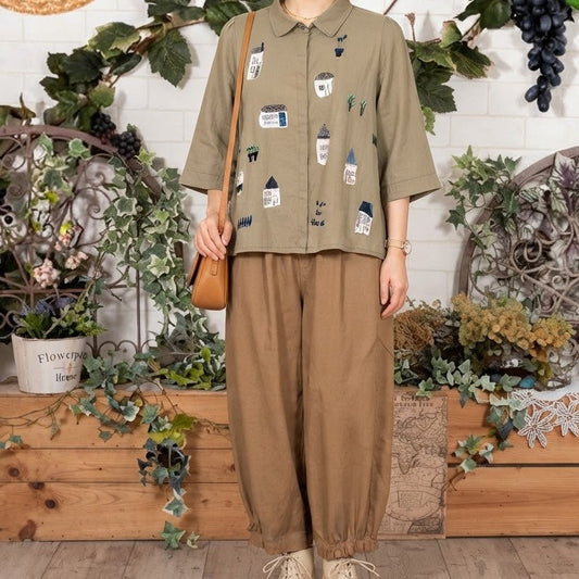 のどかな街の刺繍ブラウス
