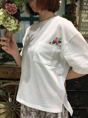 オウム刺繍のポケット付きTシャツ - to blossom (7252391755908)