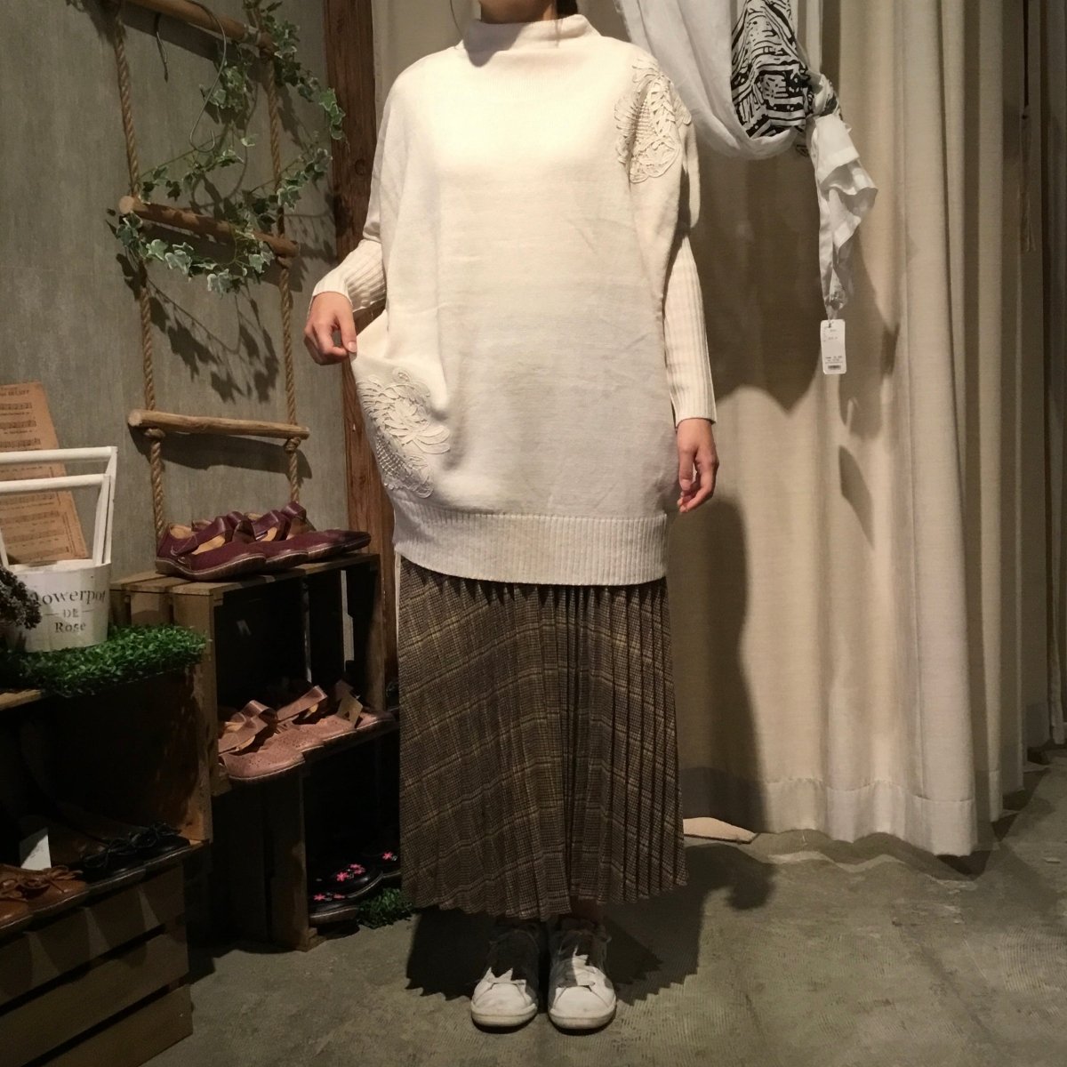 ロングリブ袖のレース刺繍ボトルネック - to blossom (7186986434692)