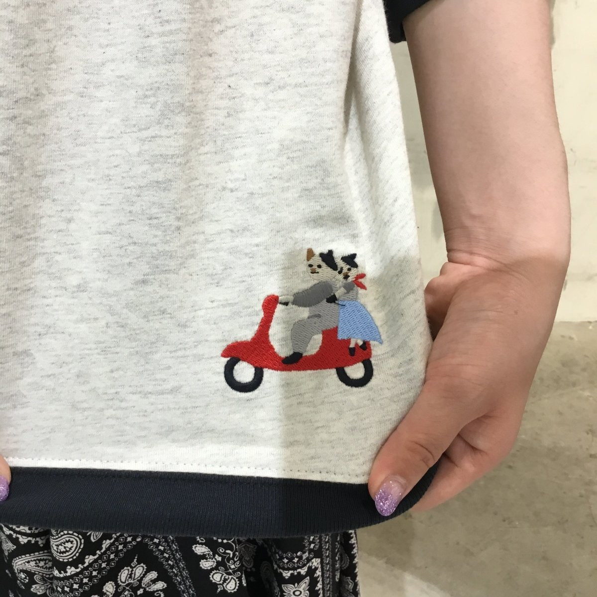 【ブロニャン】ローマで愛のドライブ猫配色Tシャツ - to blossom (7120511795332)