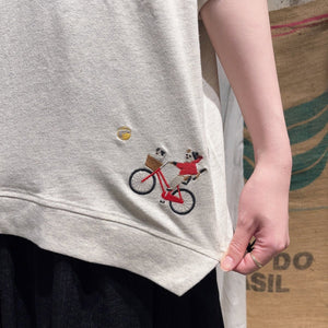 【ブロニャン】親子猫と空飛ぶ魔法の自転車Tシャツ - to blossom (7120509665412)